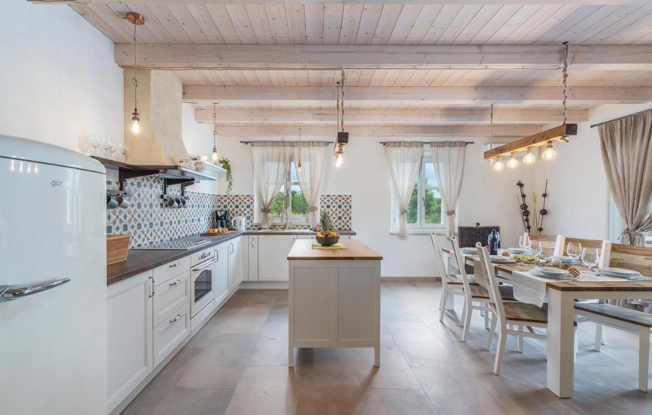 Villa-Osmium Smoljanci Esterno foto