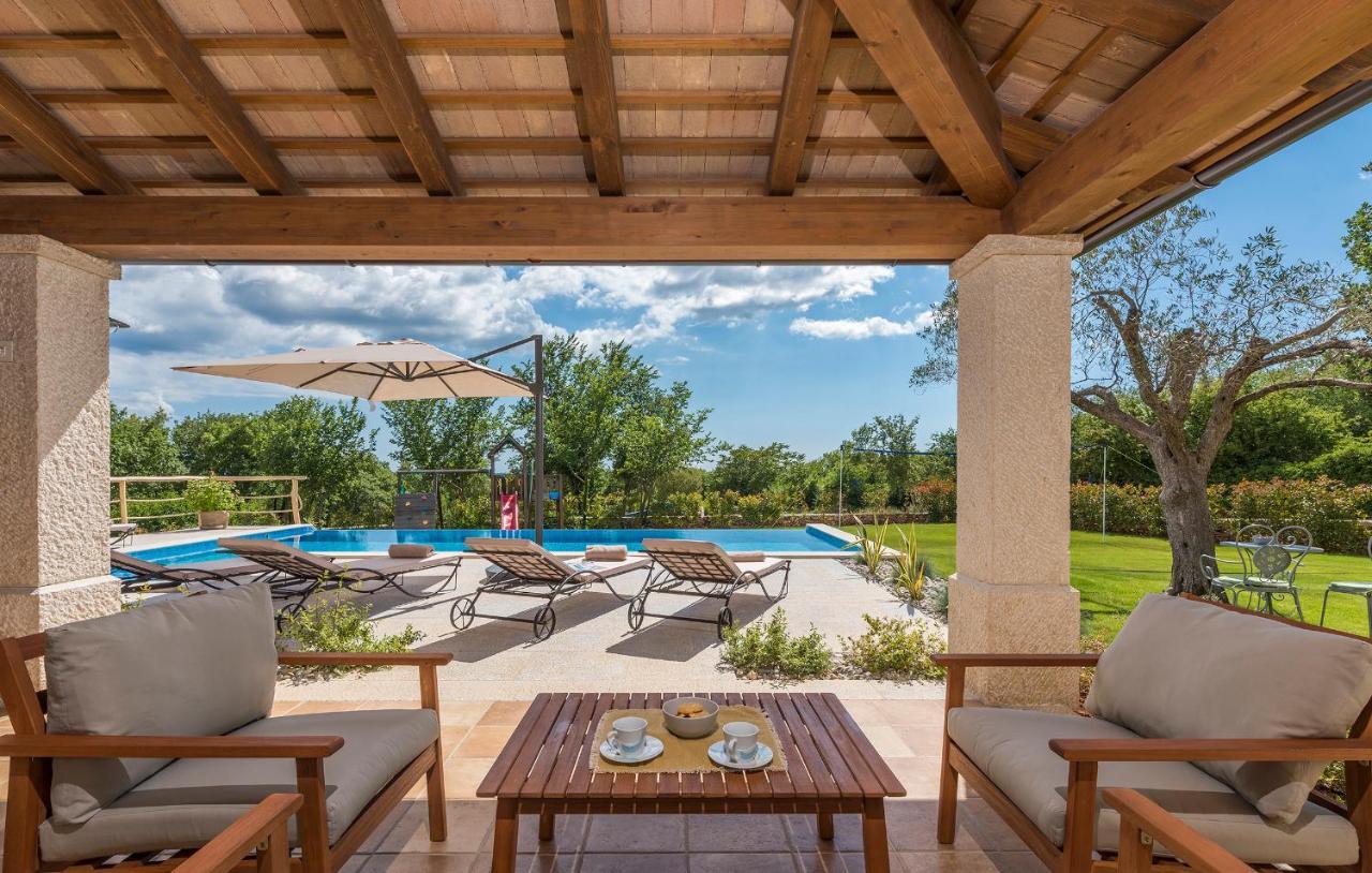 Villa-Osmium Smoljanci Esterno foto
