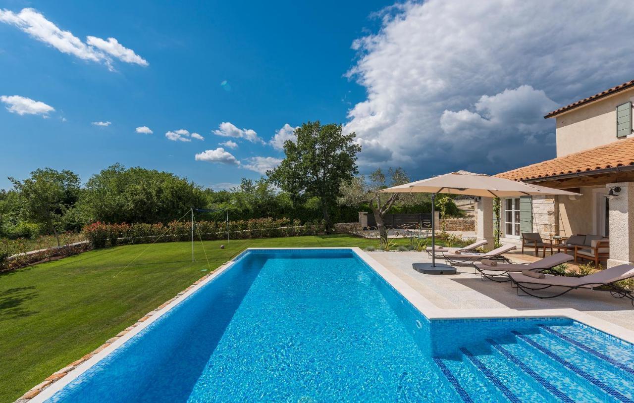 Villa-Osmium Smoljanci Esterno foto