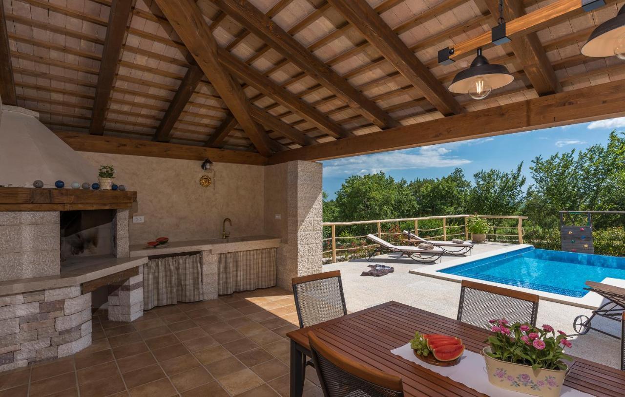 Villa-Osmium Smoljanci Esterno foto