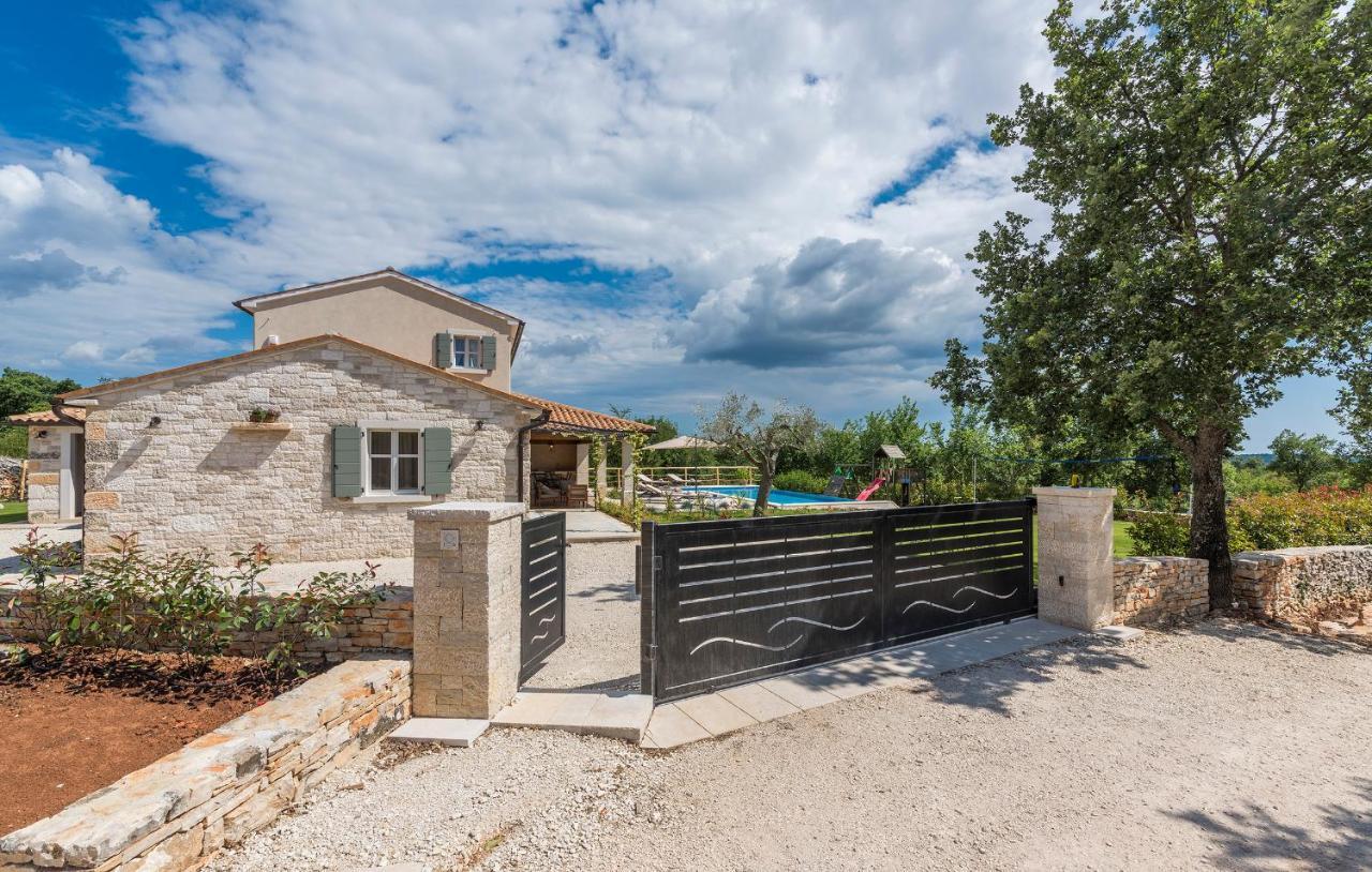 Villa-Osmium Smoljanci Esterno foto