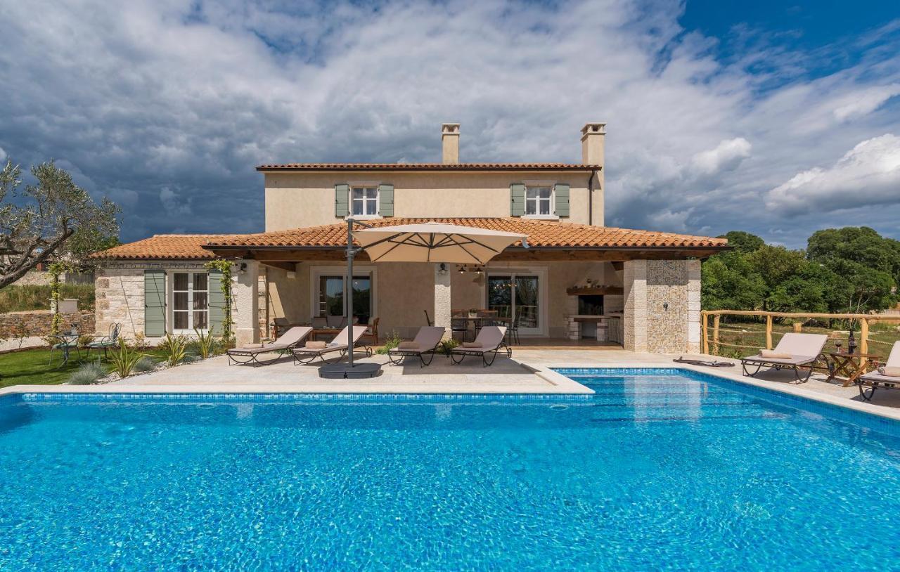 Villa-Osmium Smoljanci Esterno foto