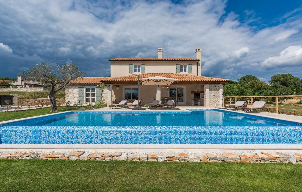 Villa-Osmium Smoljanci Esterno foto