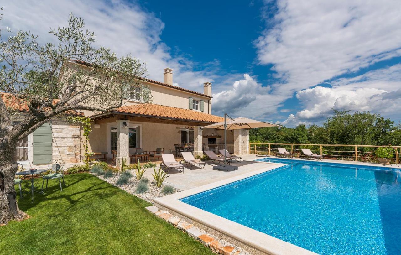 Villa-Osmium Smoljanci Esterno foto