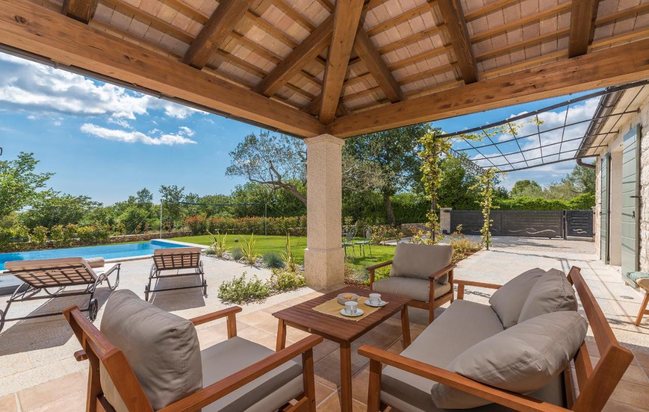 Villa-Osmium Smoljanci Esterno foto