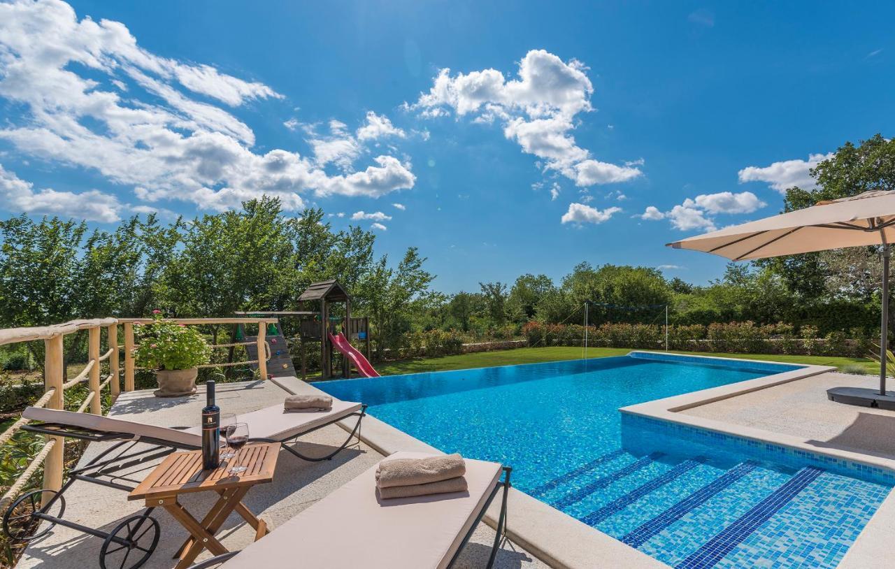 Villa-Osmium Smoljanci Esterno foto