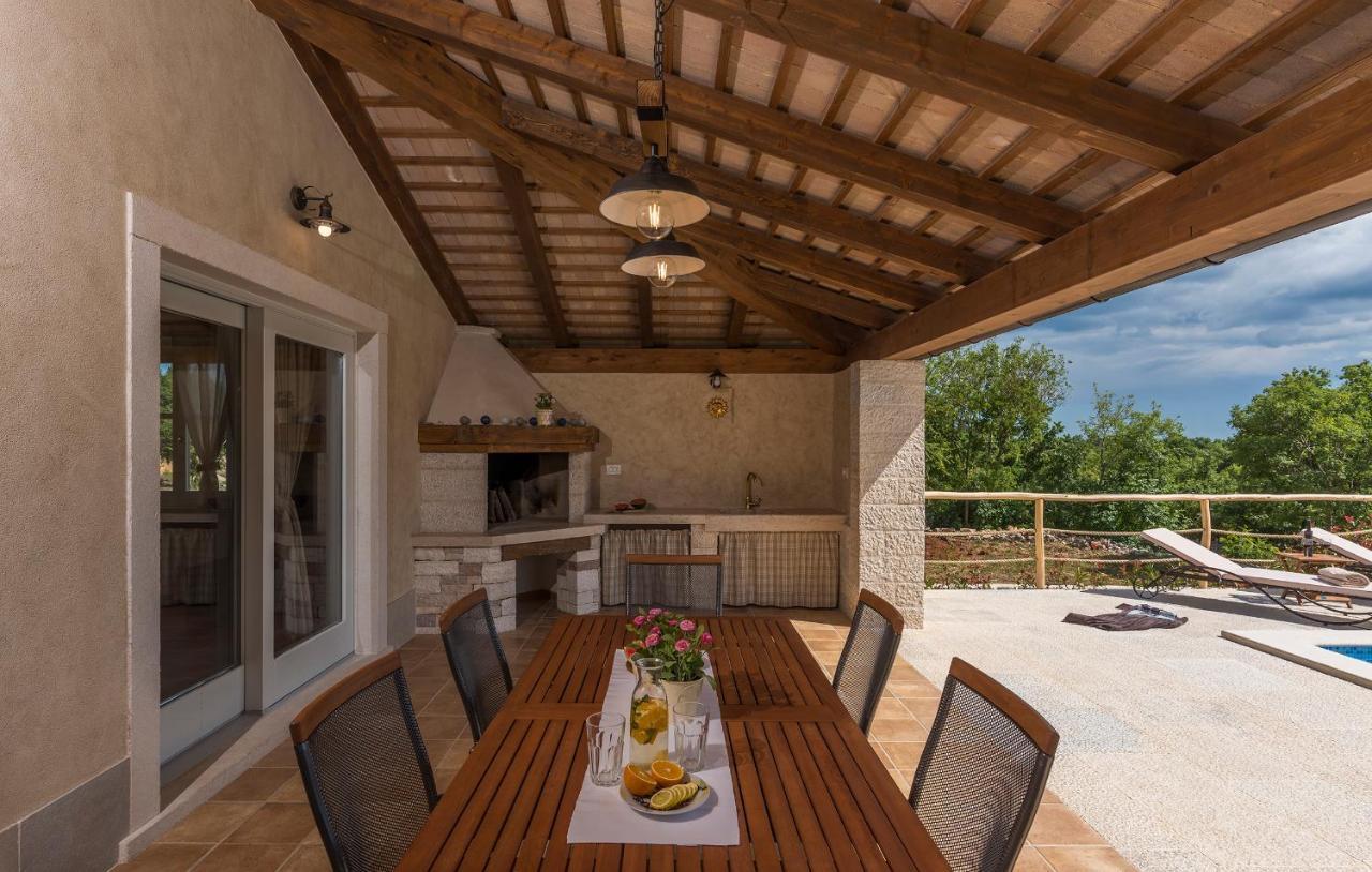 Villa-Osmium Smoljanci Esterno foto