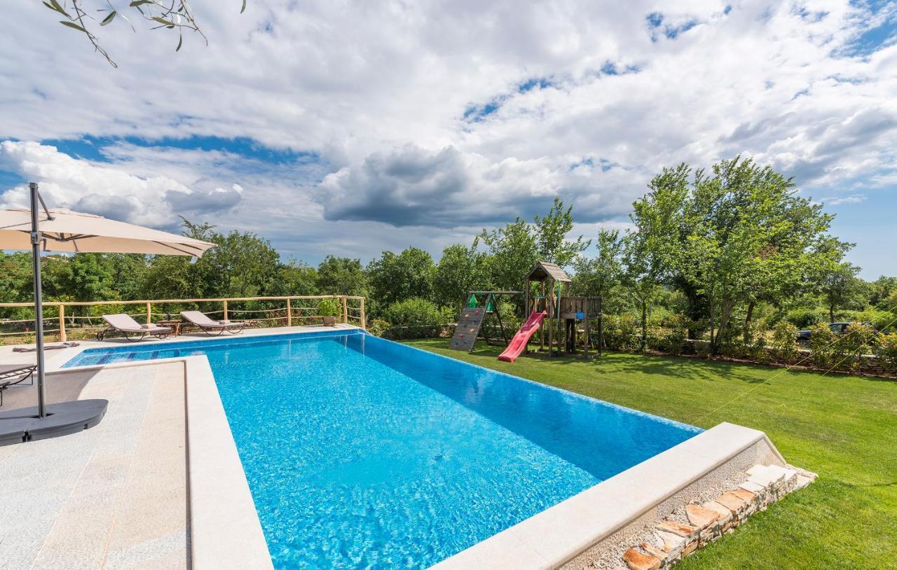 Villa-Osmium Smoljanci Esterno foto