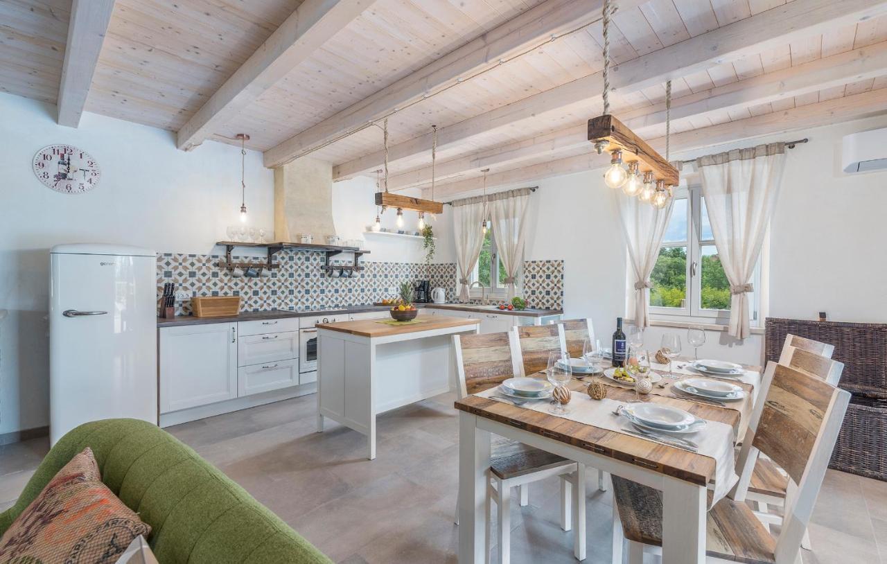 Villa-Osmium Smoljanci Esterno foto